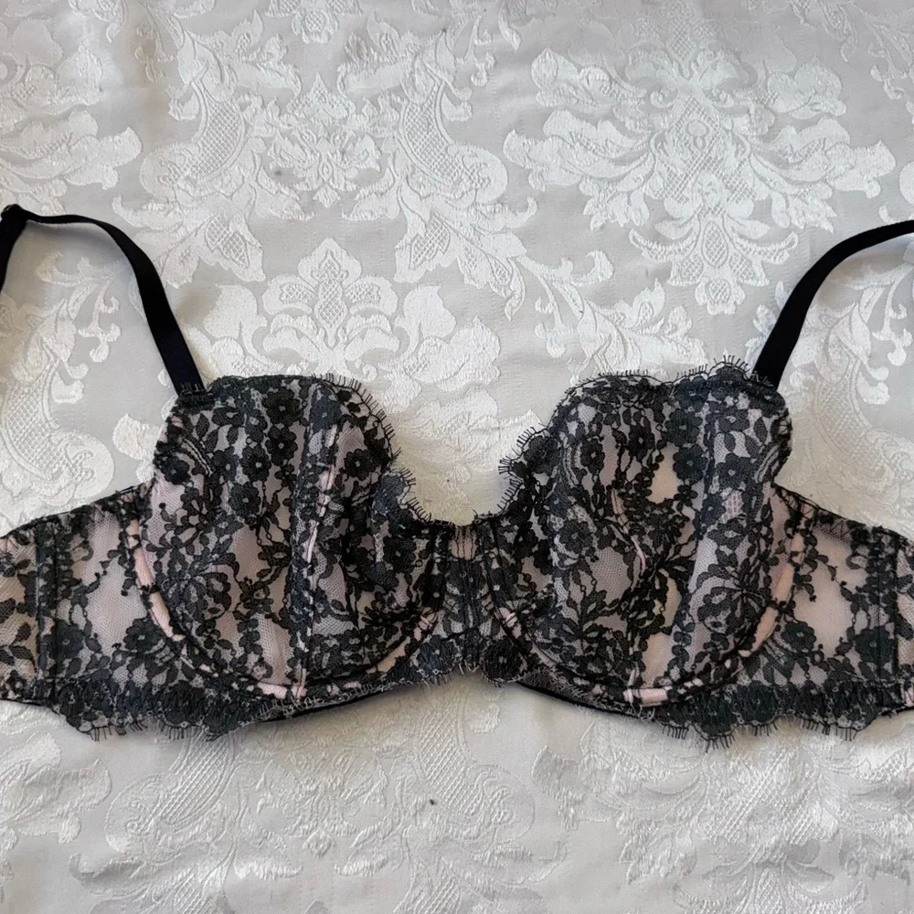 Victoria’s Secret Bra 32DD Very Sexy Unlined Demi‎ Lace Sheer Underwire Lingerie